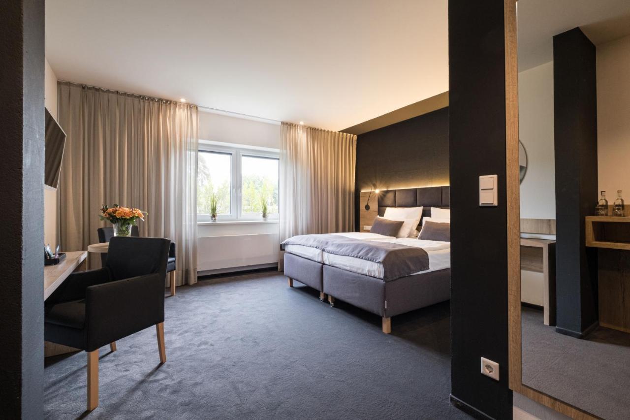 Eichhorns Hotel Niebüll Buitenkant foto